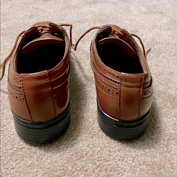 Caramel leather wing tips - Picture 3 of 4